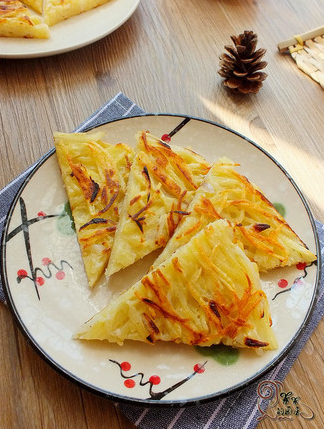 怎样做土豆饼又香又脆,简单美味5分钟做出来
