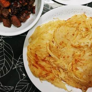 怎样做土豆饼又香又脆,简单美味5分钟做出来