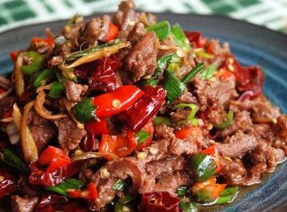 大厨教你怎样把牛肉炒得又嫩又好吃，和什么一起炒更美味