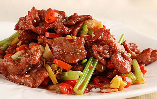 大厨教你怎样把牛肉炒得又嫩又好吃，和什么一起炒更美味