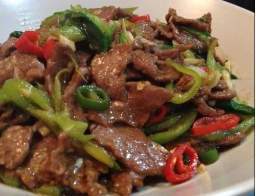 大厨教你怎样把牛肉炒得又嫩又好吃，和什么一起炒更美味