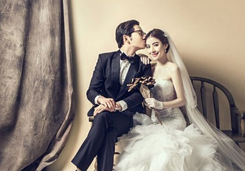 拍婚紗照怎么擺姿勢(shì)好看，幾套禮服如何挑選