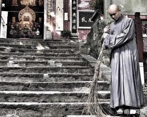 《天龙八部》中的扫地僧有何来头？他为何在少林中隐藏四十多年之久？