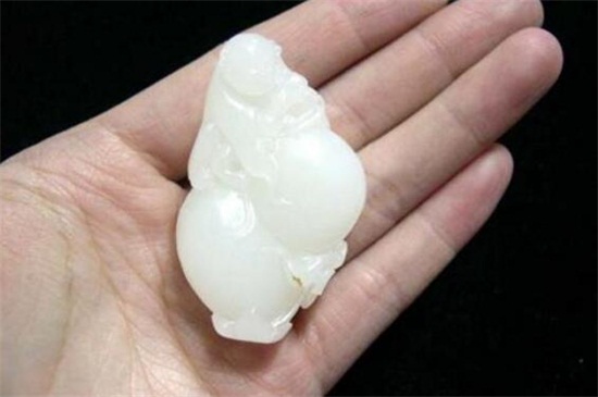 羊脂白玉能合碧玺一起带吗