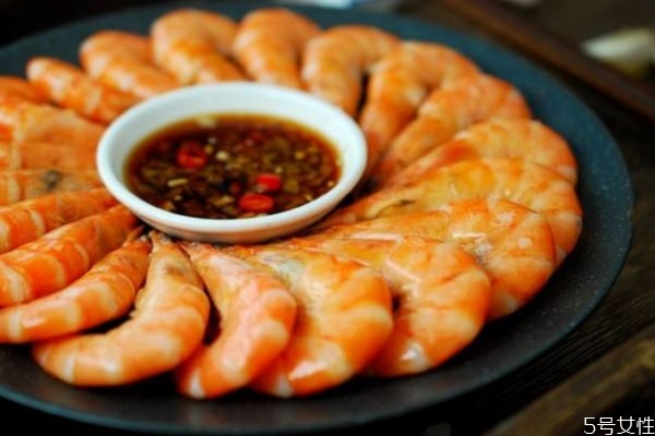白灼虾的蘸料怎么调好吃 白灼虾要煮几分钟