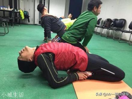 男人該怎樣健身鍛煉才能練出翹臀？