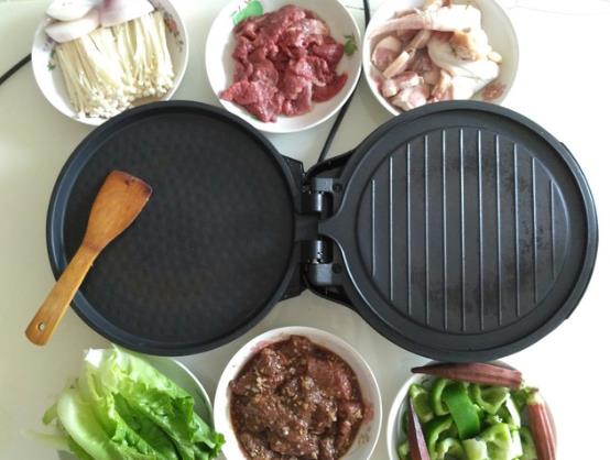 电饼铛两面加热的需要翻个吗 电饼铛上盘和下盘功率一样吗