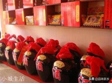 乡镇上那些卖散白酒的一天不见几个人买,为什么不关店?