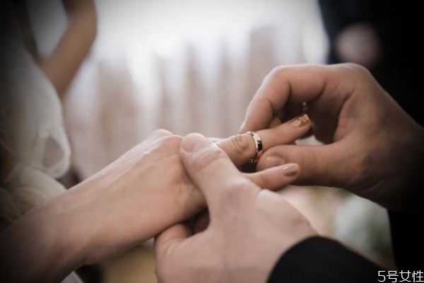 離婚女人再婚的三種結果 離婚不要孩子女人后果