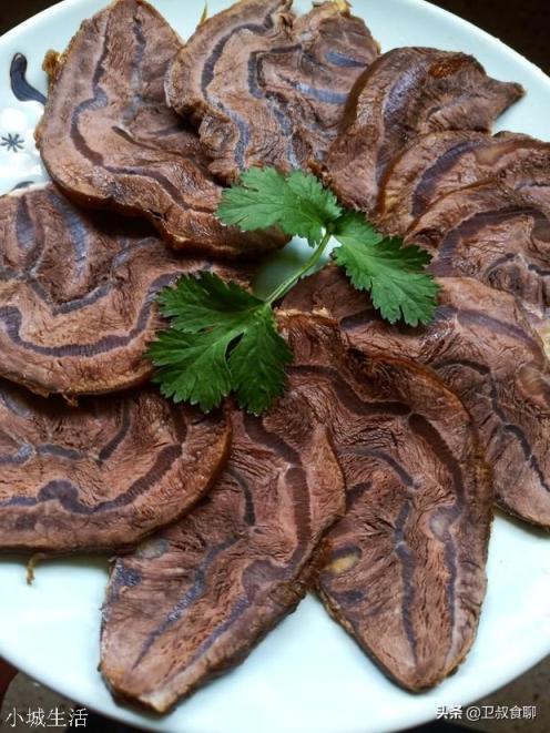 卤牛肉时哪种香料最关键？