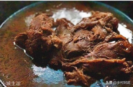 卤牛肉时哪种香料最关键？