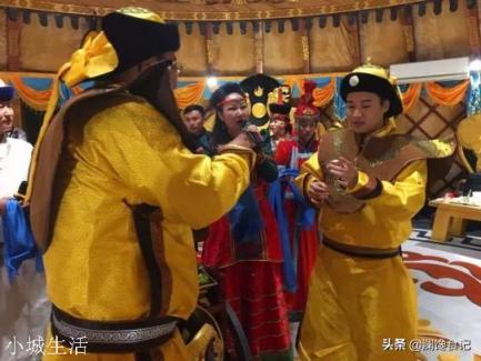 你觉得哪个地方的人在酒桌上坚持的最久？