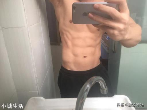 如何锻炼胸大肌？