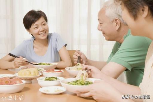 和八十岁的父母同住，你觉得是幸福还是累赘？