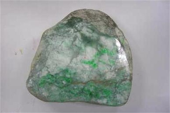 石英岩与玉石的区别