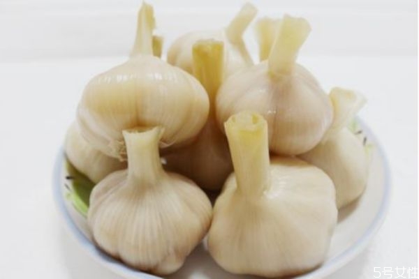 泡大蒜的食料比例 糖醋蒜一般要泡多久