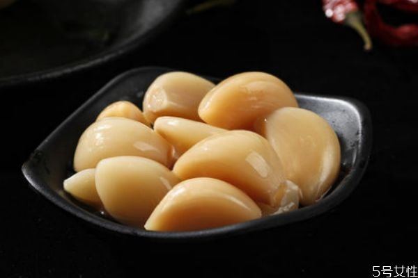 泡大蒜的食料比例 糖醋蒜一般要泡多久