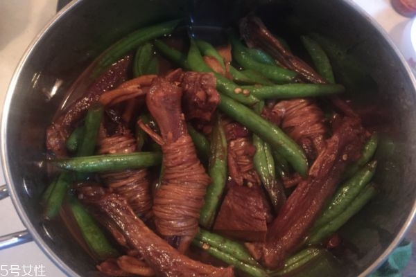 烧鸭脚包的做法及功效 鸭脚包锅仔的做法