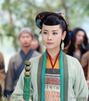 黄蓉指责杨过和小龙女乱辈份，但黄蓉和郭靖不也同样乱辈份了吗？