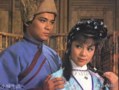 黄蓉指责杨过和小龙女乱辈份，但黄蓉和郭靖不也同样乱辈份了吗？