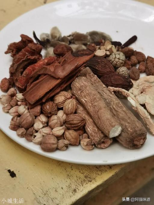 鹵水是不是香料越多越好？
