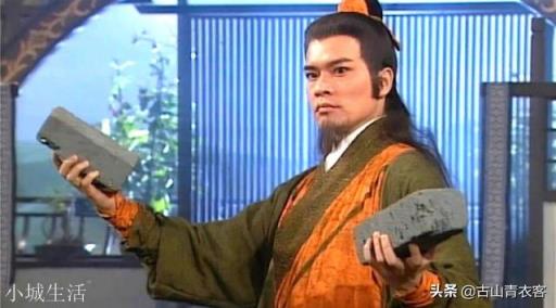 裘千丈到处招摇撞骗，抹黑铁掌帮，为何裘千仞从来不管？