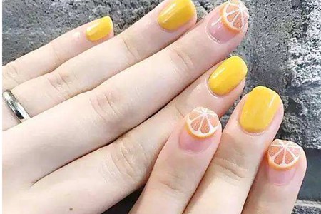2019夏日最新美甲图片，精致水果美甲图案的教程