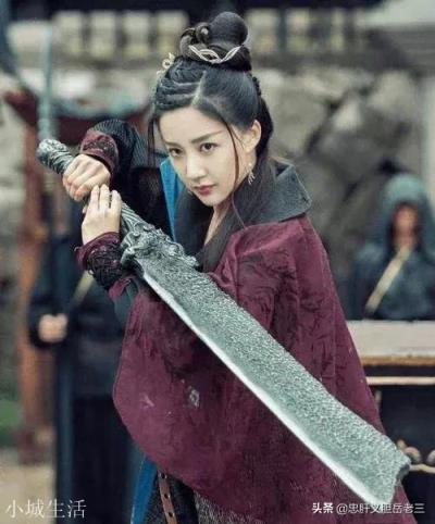 “射雕三部曲”中，有哪些兵器最為出彩，堪稱頂級？