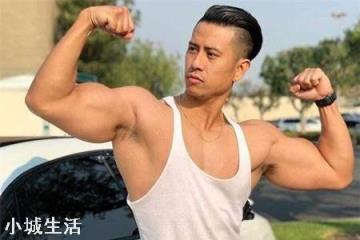 想去健身房,但是看着健身房的那些肌肉发达的人有点害怕,该怎么办?