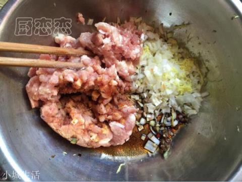 肉包子馅怎么做吃起来才鲜嫩多汁？