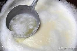 老家做豆腐都是卤水豆腐，那么卤水是怎么弄的？是什么物质？