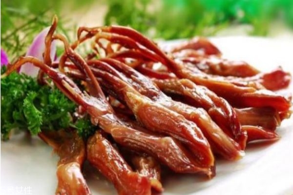 卤菜出锅后10分钟就变黑了怎么回事 卤菜防黑最佳方法