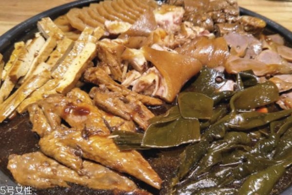 卤菜出锅后10分钟就变黑了怎么回事 卤菜防黑最佳方法
