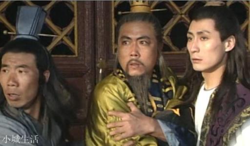 龙虎风云会中白衣神童小剑魔被哪位高人戏耍，当时发生了什么？