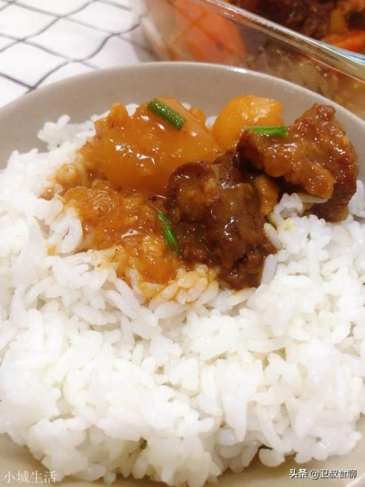 炖牛肉时加茶叶是放红茶还是绿茶？有什么依据吗？