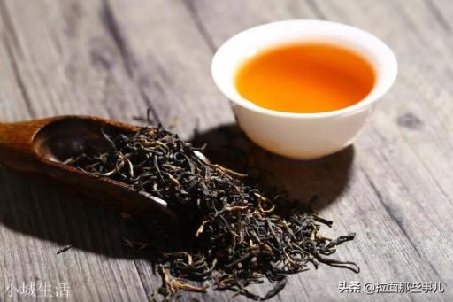 炖牛肉时加茶叶是放红茶还是绿茶？有什么依据吗？