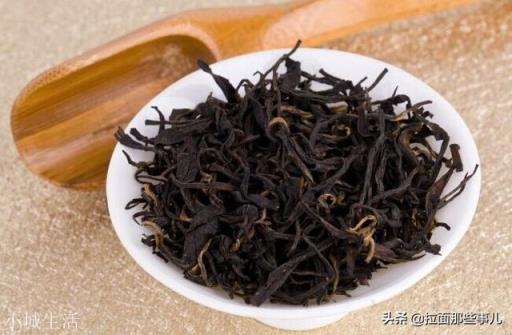 炖牛肉时加茶叶是放红茶还是绿茶？有什么依据吗？