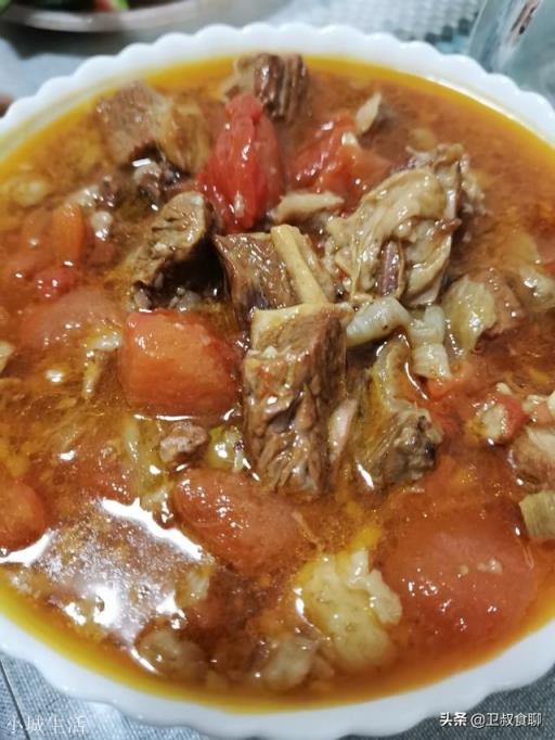 炖牛肉时加茶叶是放红茶还是绿茶？有什么依据吗？