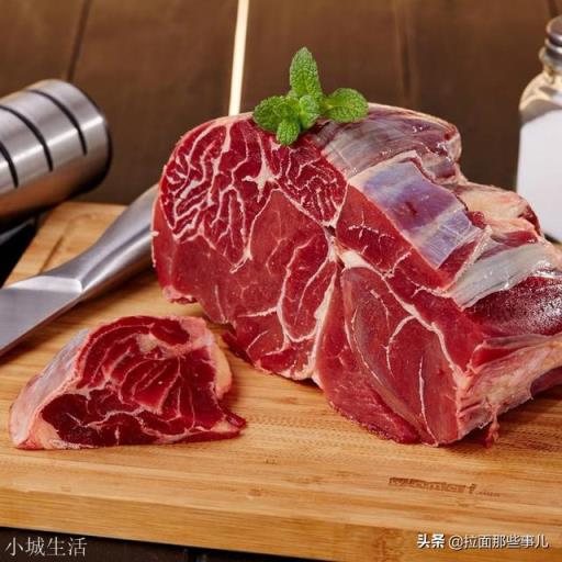 炖牛肉时加茶叶是放红茶还是绿茶？有什么依据吗？