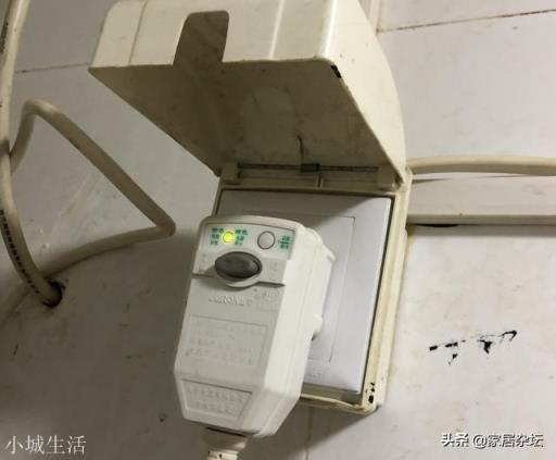 电热水器到底要不要拔下插头洗澡？