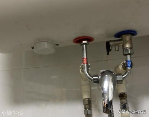 电热水器到底要不要拔下插头洗澡？