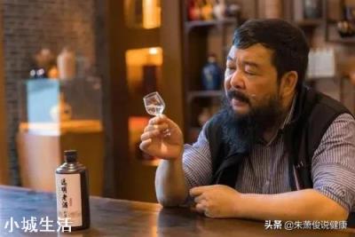 晚上喝白酒到底好不好？为什么？