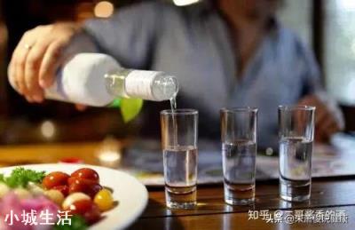 晚上喝白酒到底好不好？为什么？