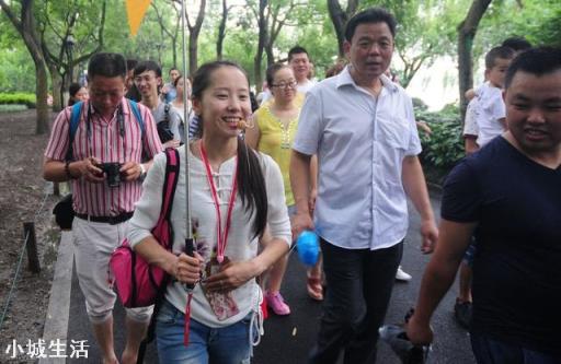 如何回懟導游強制消費時說“沒錢你出來旅游干嘛”這句話？