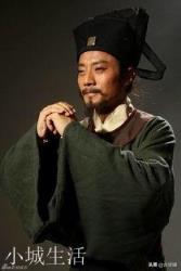 《水浒传》李逵杀人不眨眼，为什么怕武功不好的宋江？