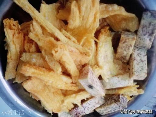 做酸菜鱼，是先放酸菜还是先放鱼？