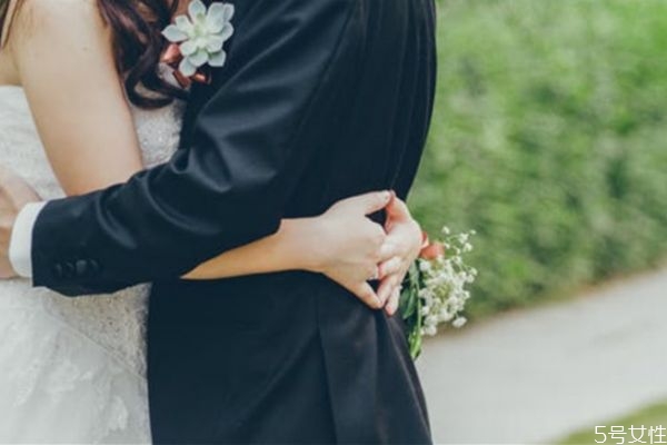 怎样相处能让夫妻关系更和谐 为什么现在离婚率那么高