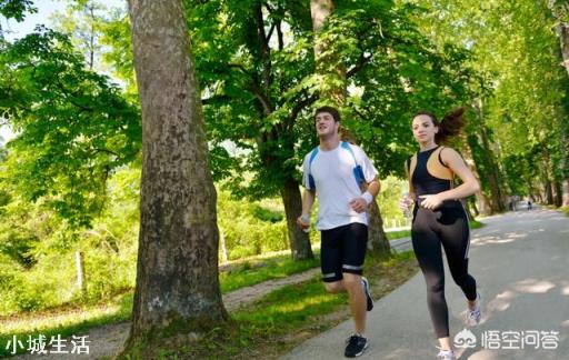 每天35min五公里，一百五十個徒手深蹲、一百個俯臥撐，對身體會不會有負擔？