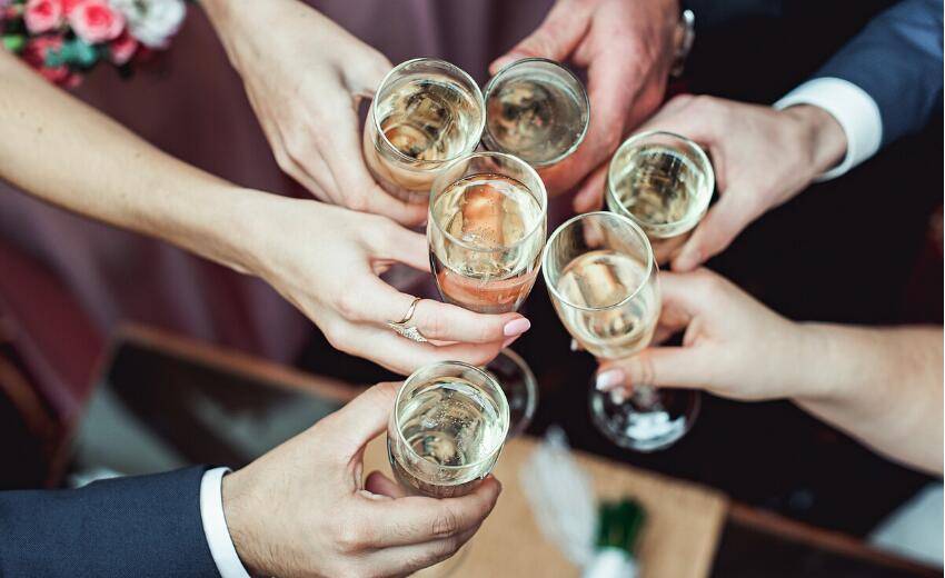 教你一个喝酒喝不醉的方法 如何提高酒量