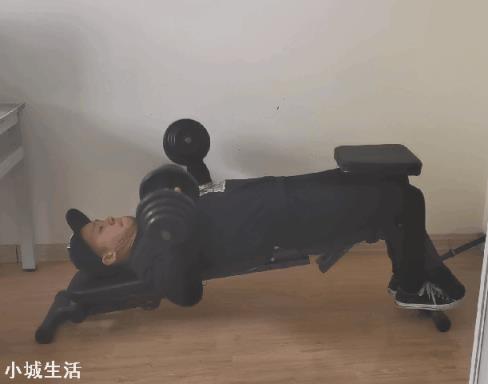 练胸时是上、中、下放在一起练，还是分次单独训练一个部位？